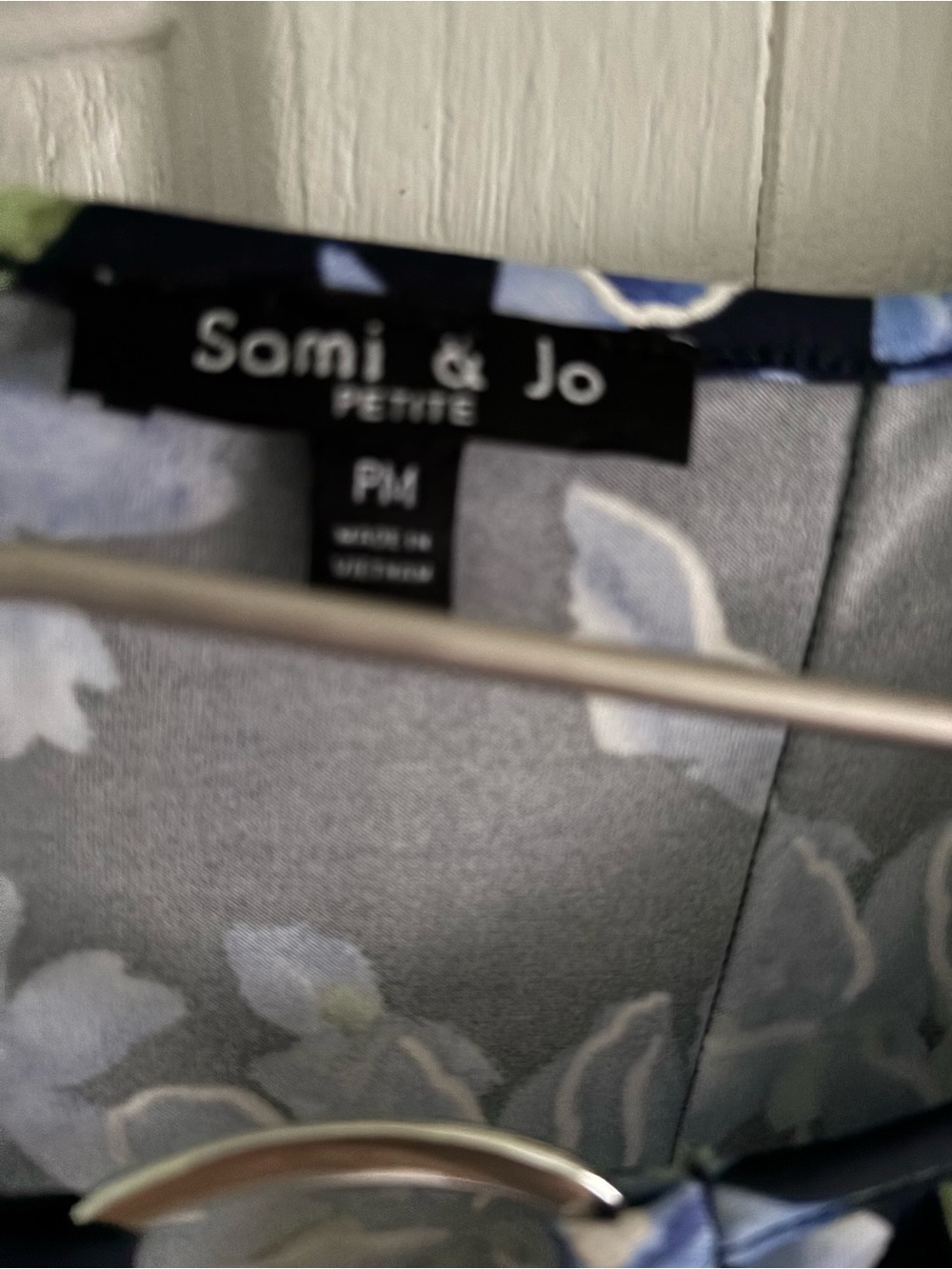 Sami & Jo Floral Fit-and-Flare Dress with Ring Keyhole - Picture 3 of 4